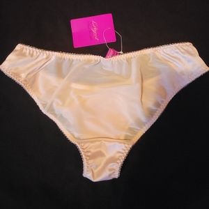 L'agent Penelope Brief (NUDE)